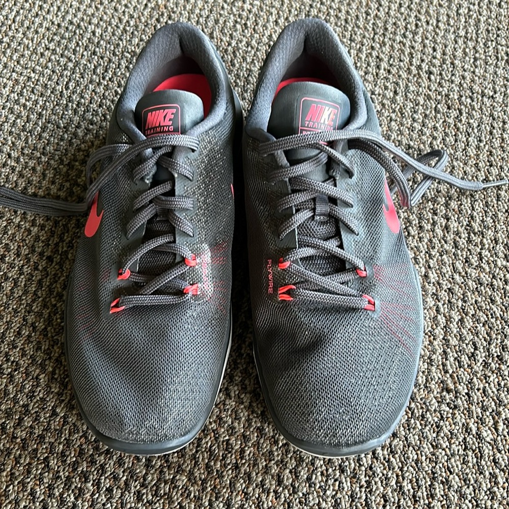 Nike women’s size 9W